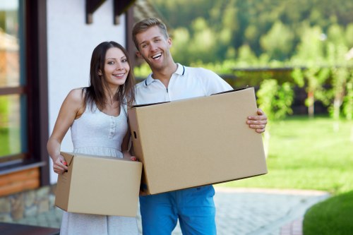 Removal van service for homes in Leaves Green