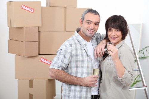 Load-based and cubic-yard rates for local van removals in Leavesgreen